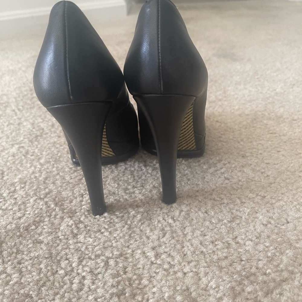 Chanel black heels /size 37.5/worn twice